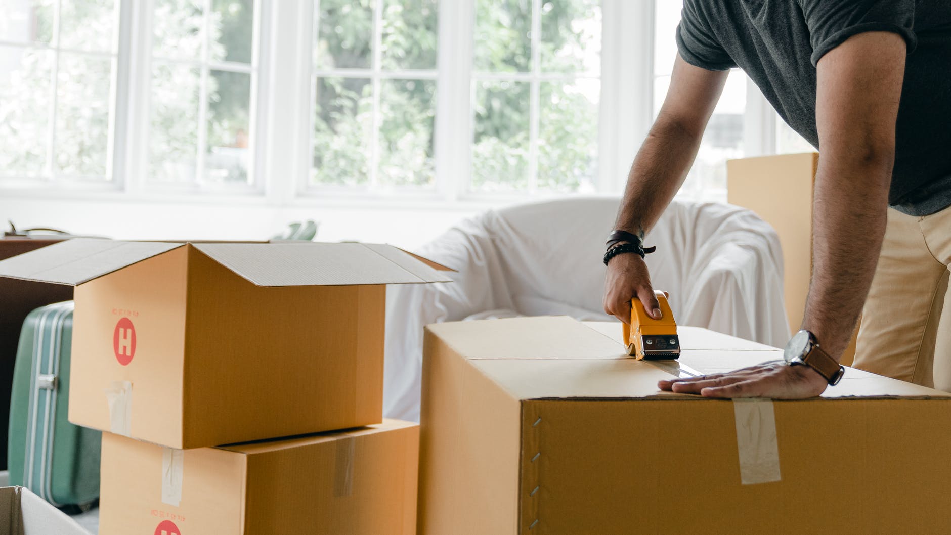HOTMILLK Moving is not that simple